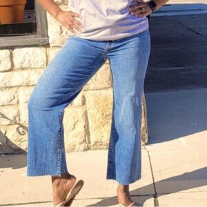 Hidden Tracey High Rise Straight Crop Raw Hem Denim
Jeans Women’s Size 30